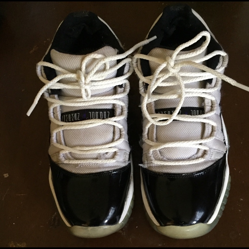 Size 6 Jordan 11 concord lows